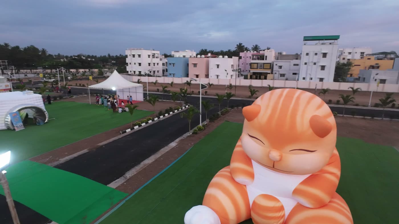 BIGG BOUNCE candy inflatable park still 5