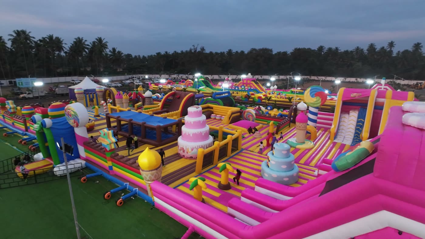 BIGG BOUNCE candy inflatable park still 6