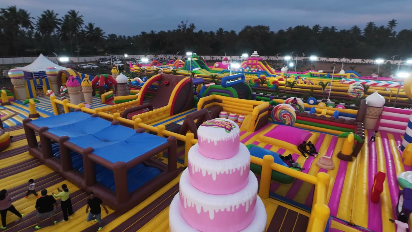 BIGG BOUNCE candy inflatable park still 7